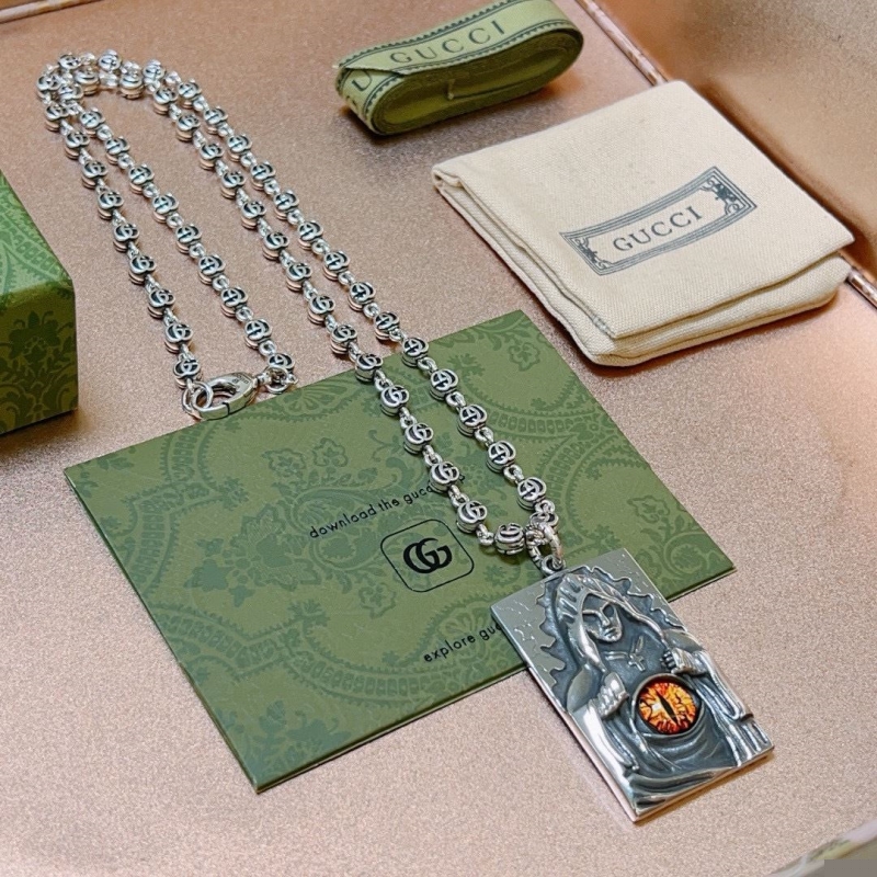 G*u*i necklaces